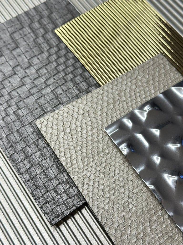 Neboard deri, metal ve kabartma dokulu dekoratif panel numuneleri